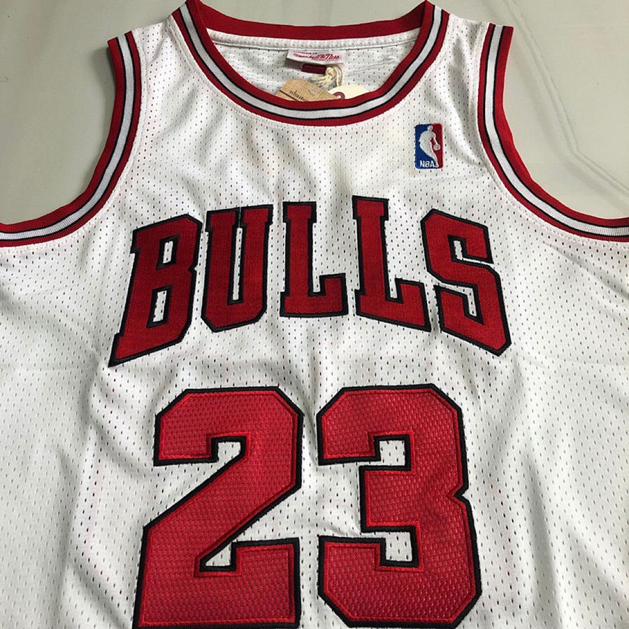 Bulls #23 White Embroidered Jersey XS-XXL